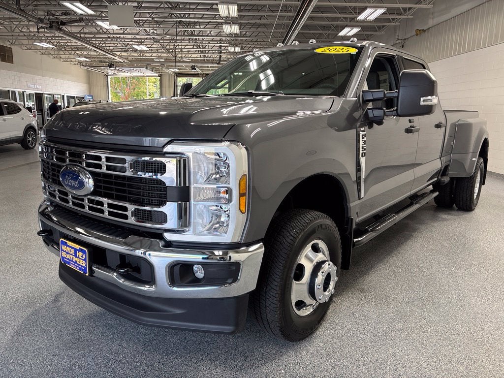 2025 Ford Super Duty F-350 DRW XLT