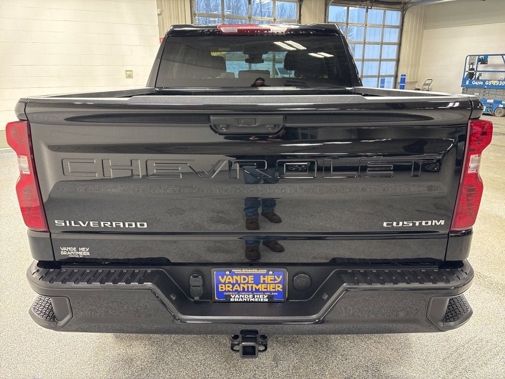 2023 Chevrolet Silverado 1500 Custom