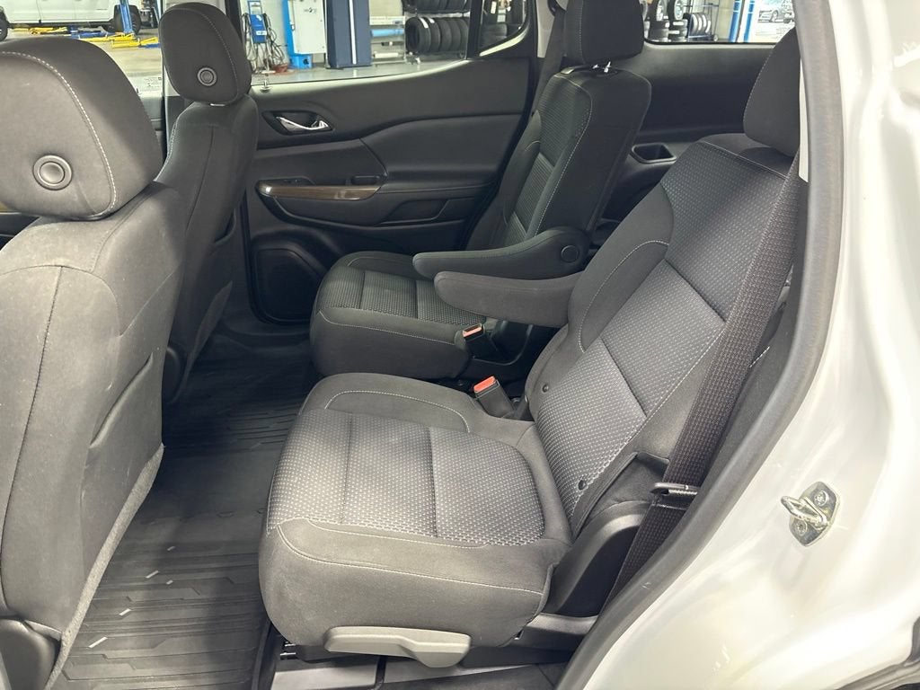 2022 GMC Acadia SLE