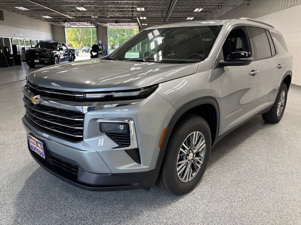 2027 Chevrolet Traverse LT - Photo 3