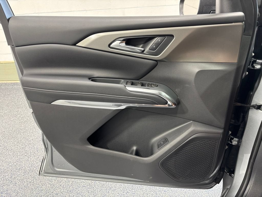2027 Chevrolet Traverse LT - Photo 43