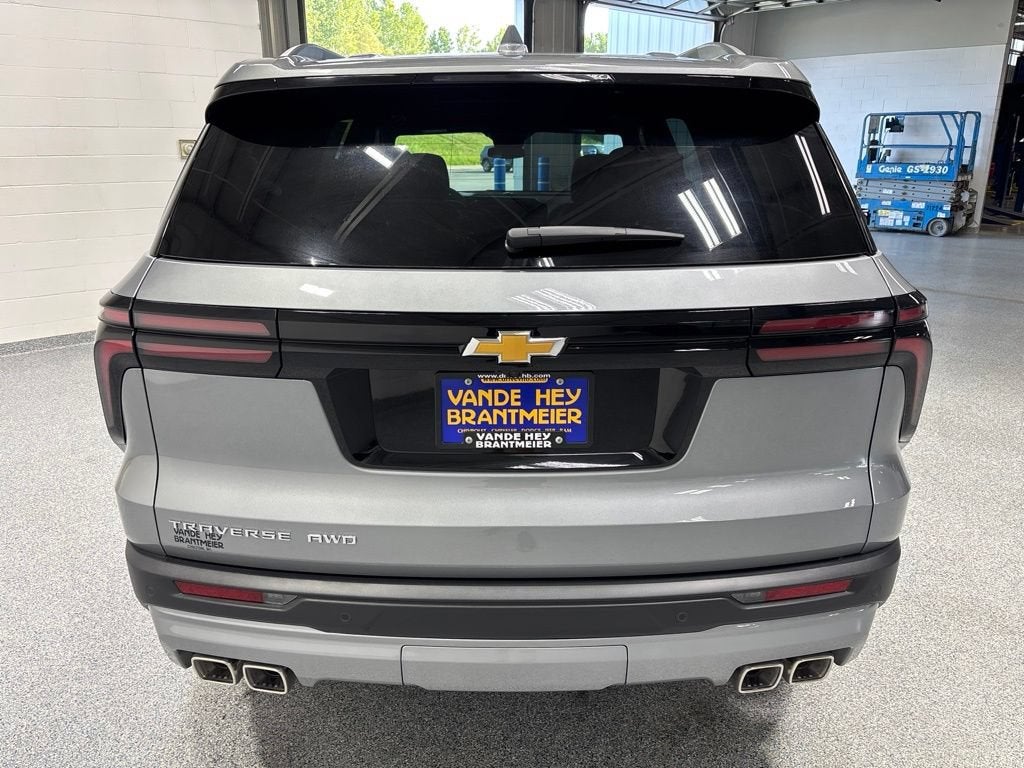 2027 Chevrolet Traverse LT - Photo 6