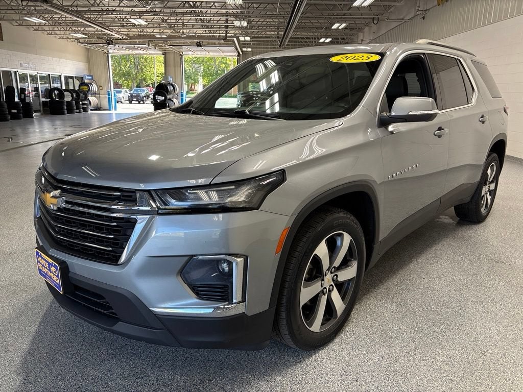 2023 Chevrolet Traverse LT Leather