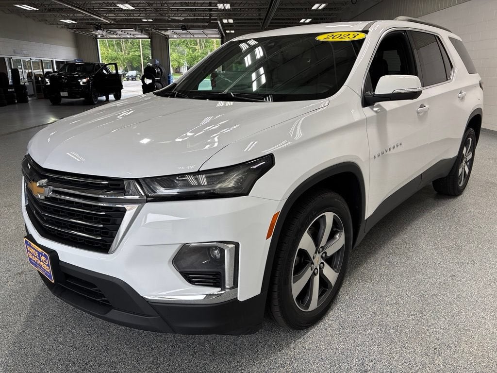 2023 Chevrolet Traverse LT Leather