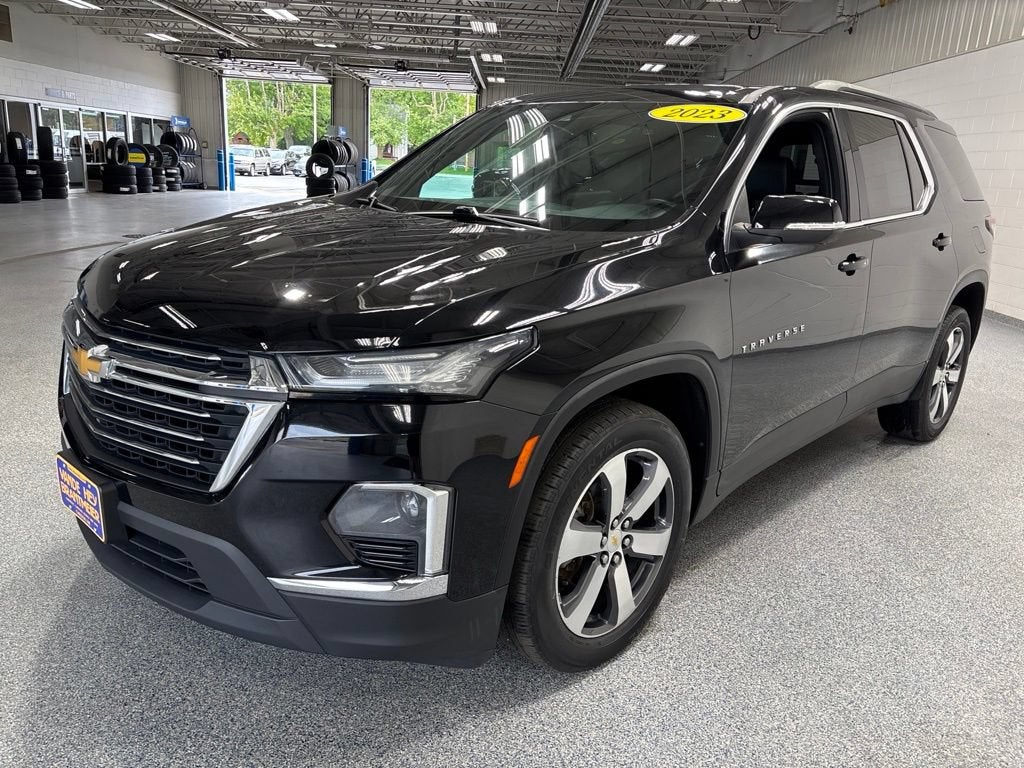 2023 Chevrolet Traverse LT Leather