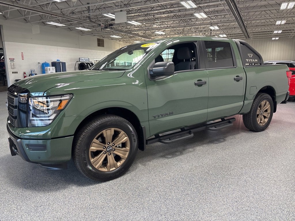 2024 Nissan Titan SV