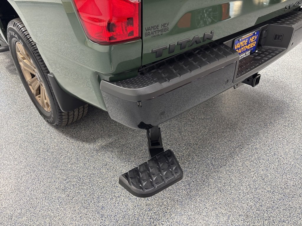 2024 Nissan Titan SV
