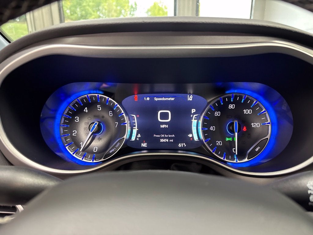 2025 Chrysler Pacifica Select