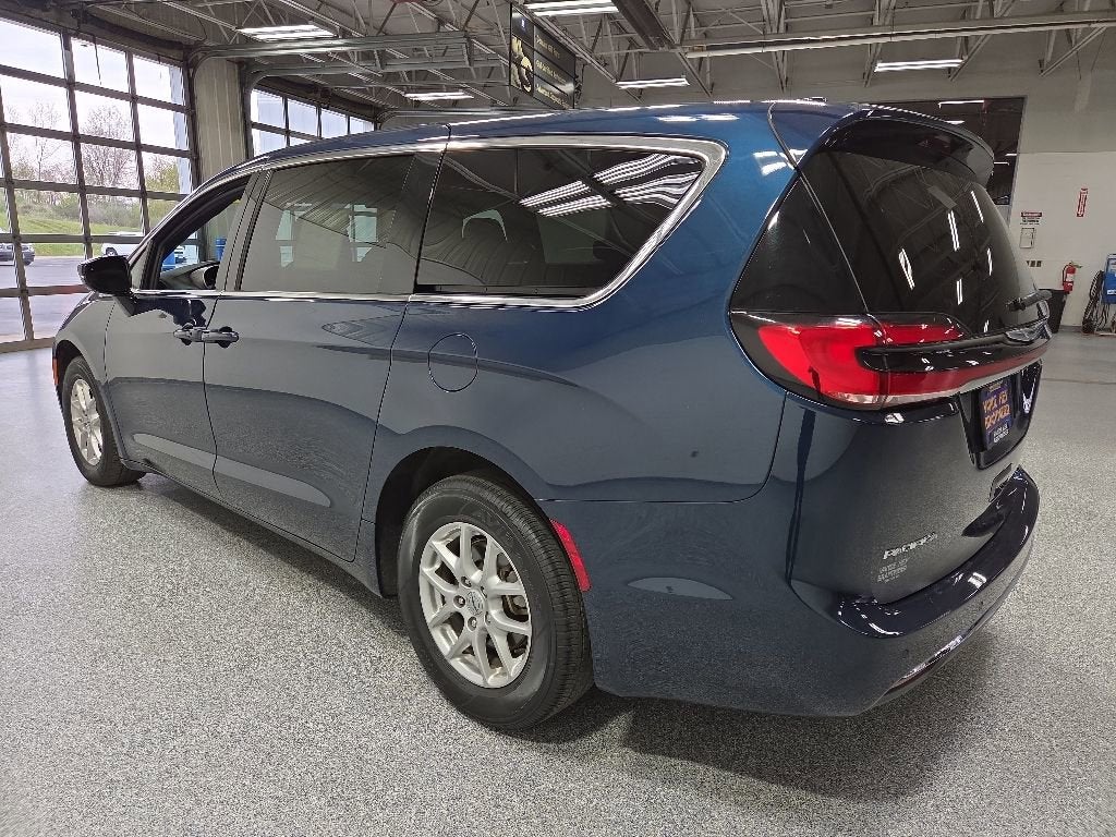 2025 Chrysler Pacifica Select
