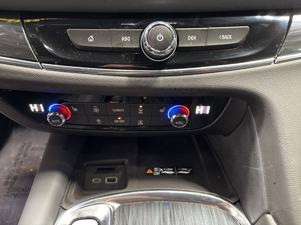 2024 Buick Enclave Essence