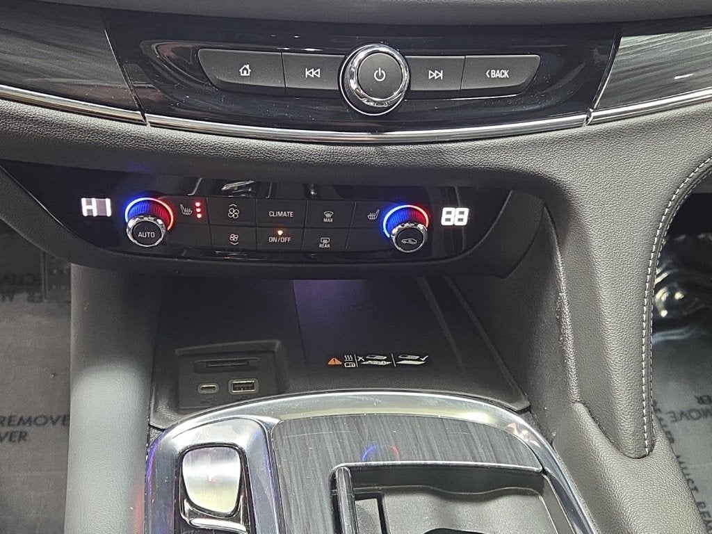 2023 Buick Enclave Essence