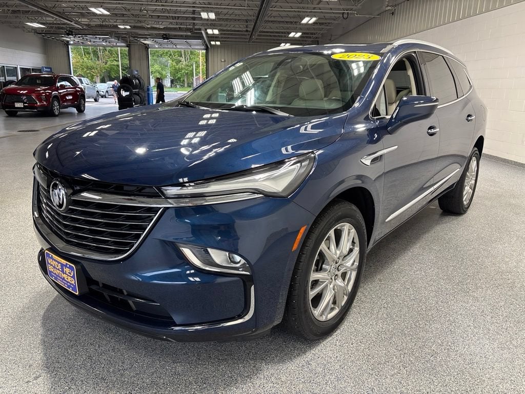 2023 Buick Enclave Essence