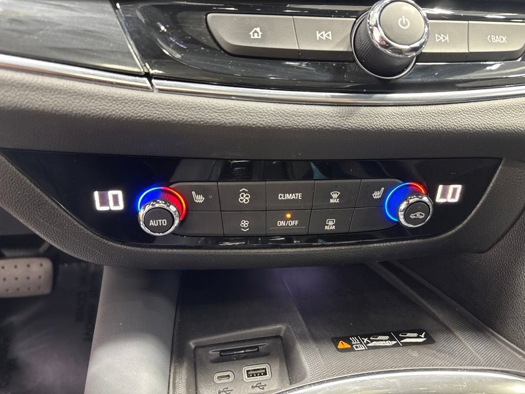 2023 Buick Enclave Essence