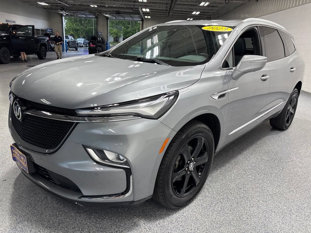 2023 Buick Enclave Essence