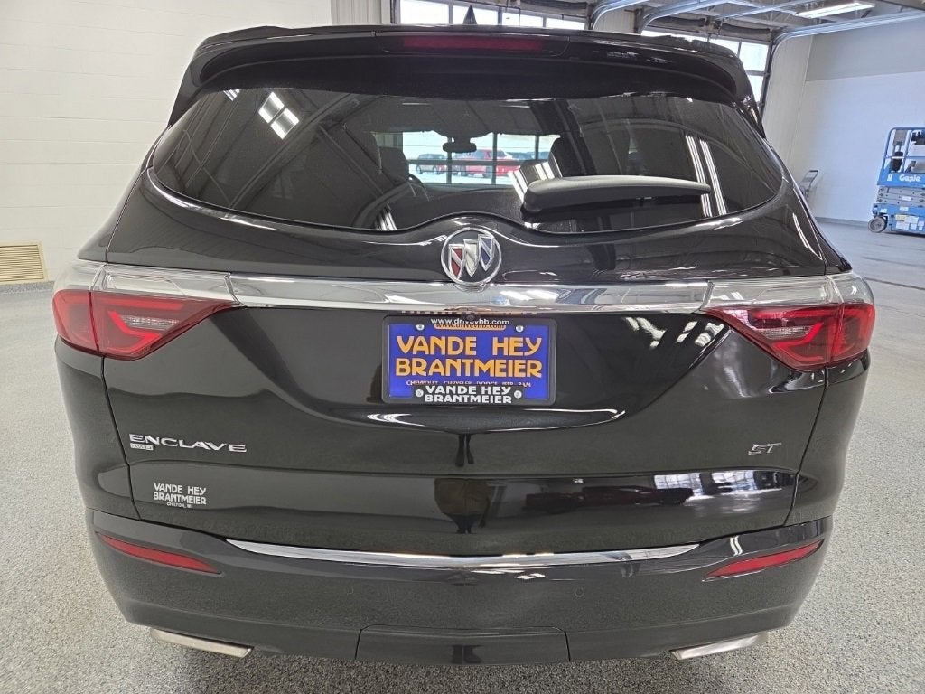 2023 Buick Enclave Essence