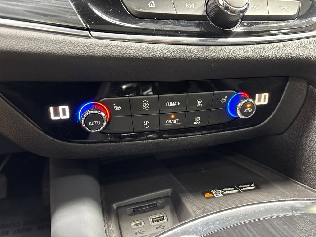 2023 Buick Enclave Essence