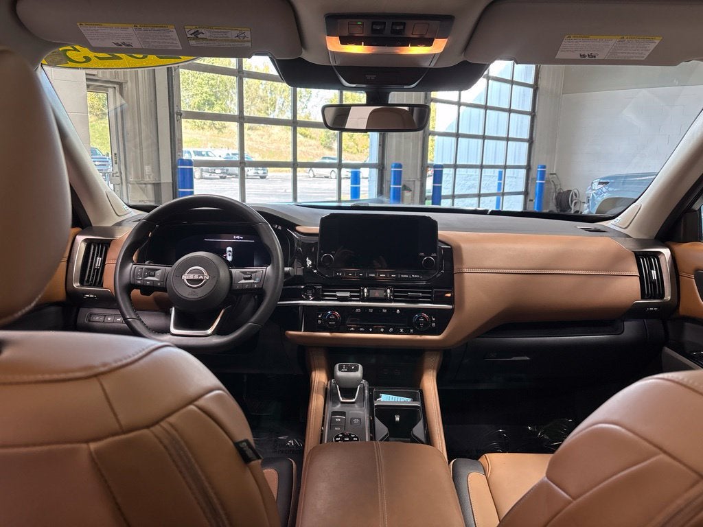 2025 Nissan Pathfinder Platinum