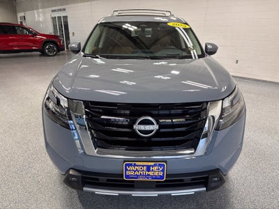 2025 Nissan Pathfinder Platinum