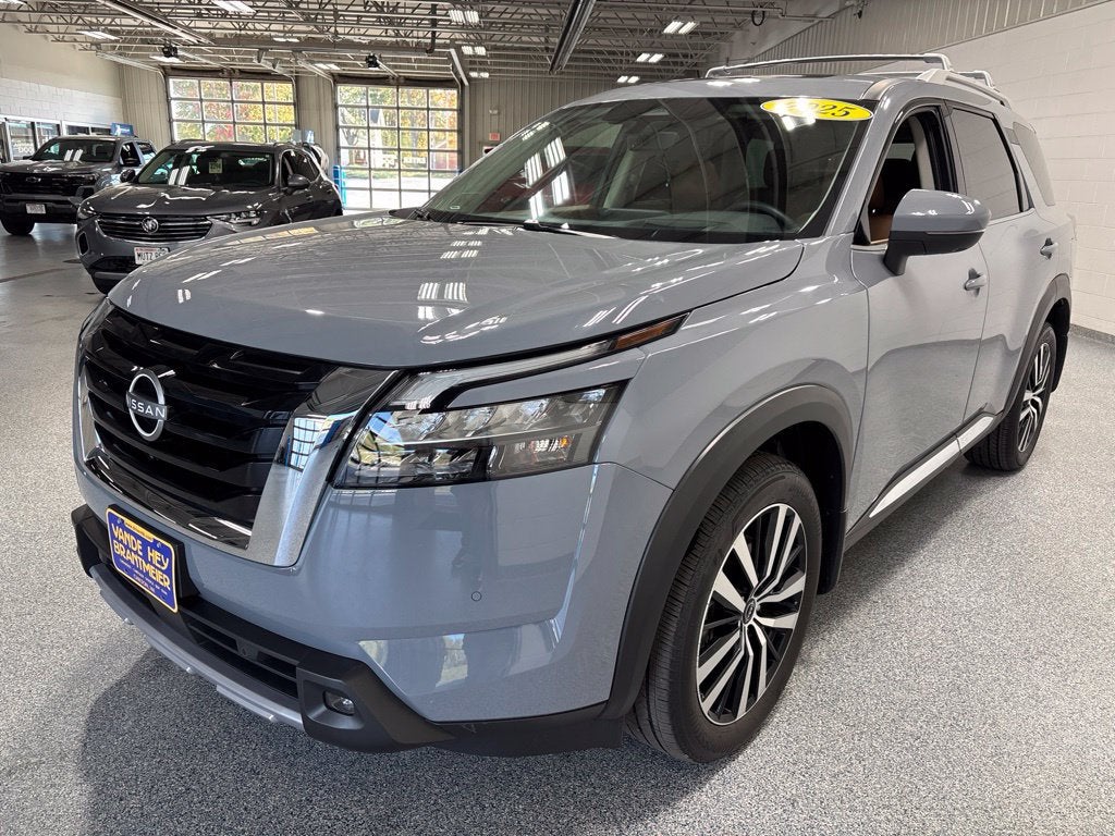 2025 Nissan Pathfinder Platinum