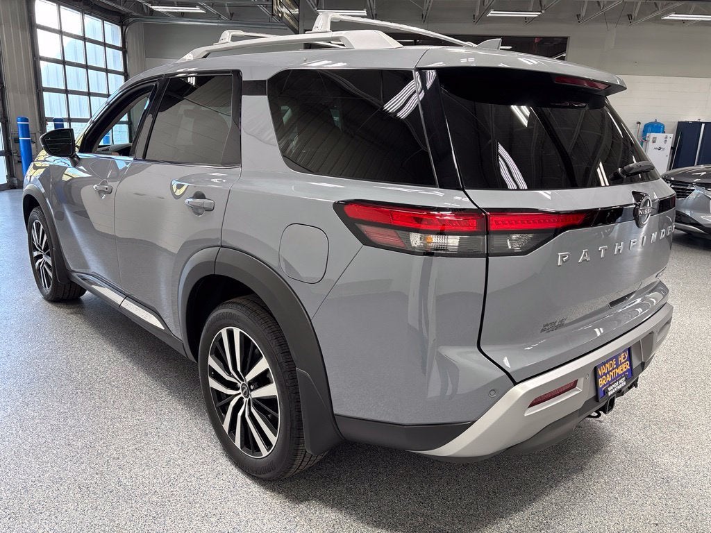 2025 Nissan Pathfinder Platinum